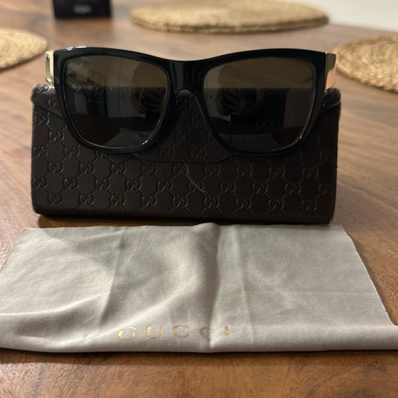 COPY - Gucci sunglasses black and gold - Picture 2 of 8